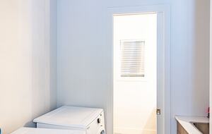 Tranquil Modern Retreat in the Sea-to-Sky Corridor - Squamish, Canada