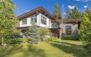 Tranquil Modern Retreat in the Sea-to-Sky Corridor - Squamish, Canada