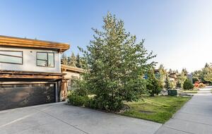 Tranquil Modern Retreat in the Sea-to-Sky Corridor - Squamish, Canada