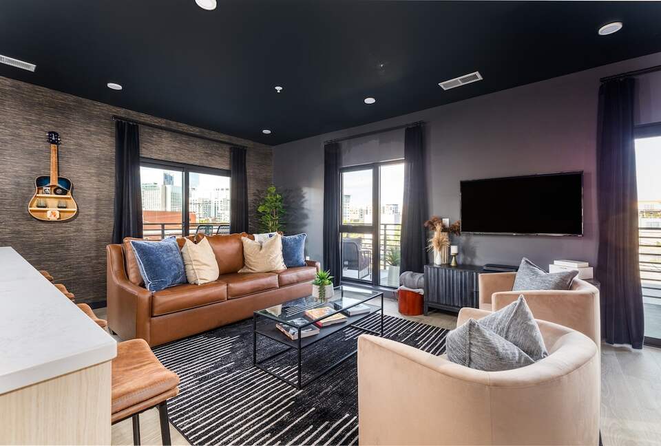 Pet Friendly | Skyline Views | Broadway | Pool - Nashville, Tennessee