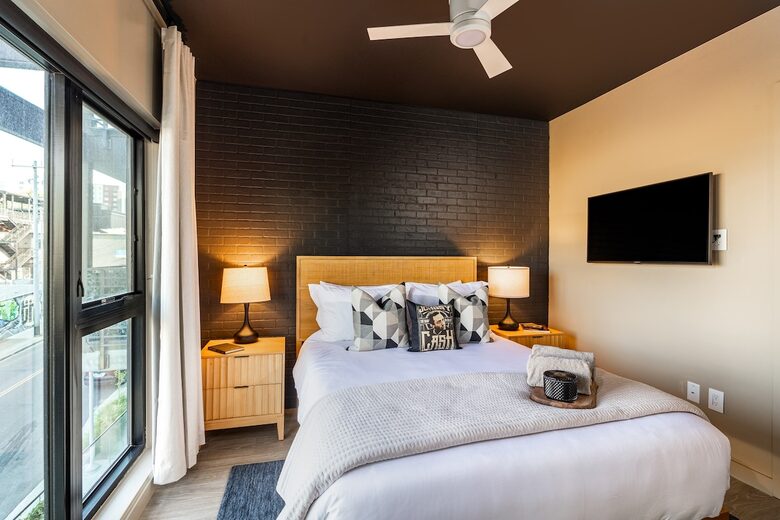 Pet Friendly | Skyline Views | Broadway | Pool - Nashville, Tennessee