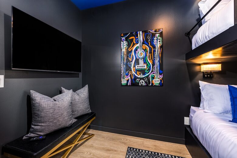 Pet Friendly | Skyline Views | Broadway | Pool - Nashville, Tennessee