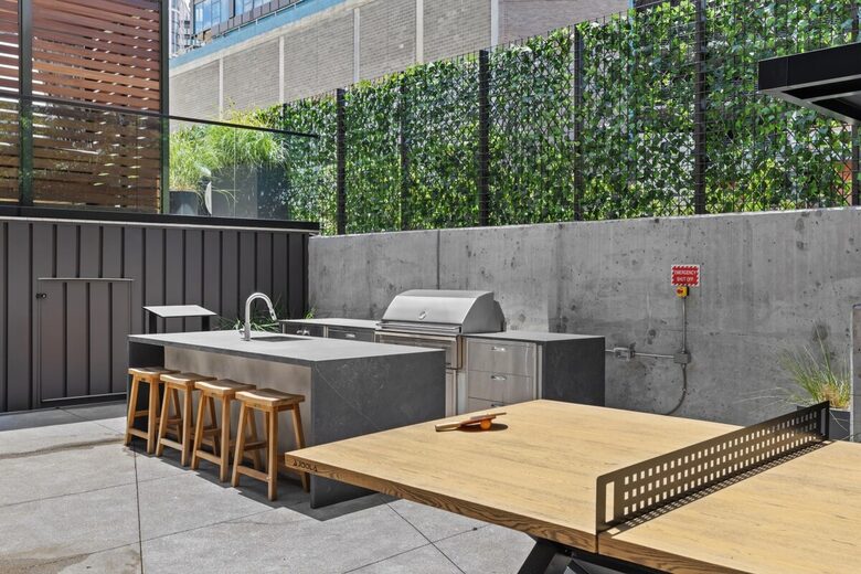 Pet Friendly | Skyline Views | Broadway | Pool - Nashville, Tennessee