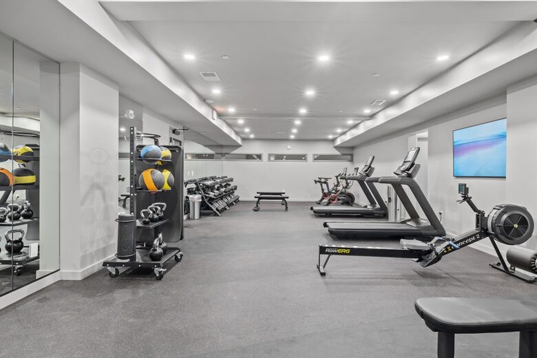 Pet Friendly | Skyline Views | Broadway | Pool - Nashville, Tennessee