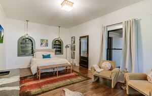 The Ella Norah | A Bespoke Luxury Retreat, Pool Spa - Smithville, Texas