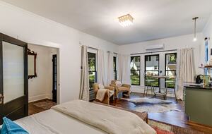 The Ella Norah | A Bespoke Luxury Retreat, Pool Spa - Smithville, Texas