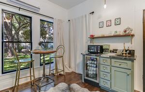 The Ella Norah | A Bespoke Luxury Retreat, Pool Spa - Smithville, Texas