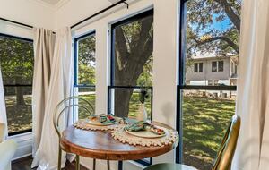 The Ella Norah | A Bespoke Luxury Retreat, Pool Spa - Smithville, Texas