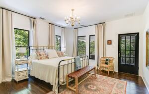 The Ella Norah | A Bespoke Luxury Retreat, Pool Spa - Smithville, Texas