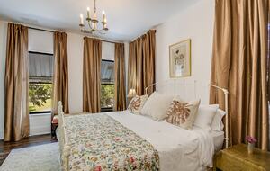 The Ella Norah | A Bespoke Luxury Retreat, Pool Spa - Smithville, Texas