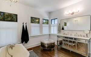 The Ella Norah | A Bespoke Luxury Retreat, Pool Spa - Smithville, Texas