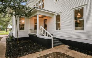 The Ella Norah | A Bespoke Luxury Retreat, Pool Spa - Smithville, Texas