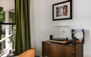 The Ella Norah | A Bespoke Luxury Retreat, Pool Spa - Smithville, Texas