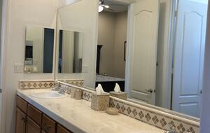 Large hallway bath attached King bedroom, twin bedroom, family suite