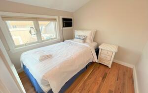 Townhouse on the Beach, Pool, Walk to Main St. - Barnstable, Massachusetts