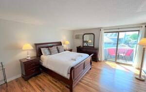 Townhouse on the Beach, Pool, Walk to Main St. - Barnstable, Massachusetts