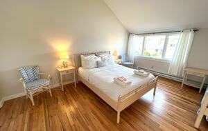 Townhouse on the Beach, Pool, Walk to Main St. - Barnstable, Massachusetts