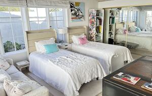 Second bedroom two twins