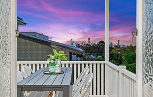 Stunning and Modern House with Amazing City Views - Brisbane, Australia
