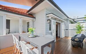 Stunning and Modern House with Amazing City Views - Brisbane, Australia