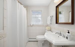 Charming Jamestown Home (across the bay from Newport) - Jamestown, Rhode Island