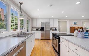 Charming Jamestown Home (across the bay from Newport) - Jamestown, Rhode Island