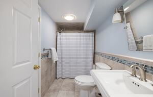 Charming Jamestown Home (across the bay from Newport) - Jamestown, Rhode Island