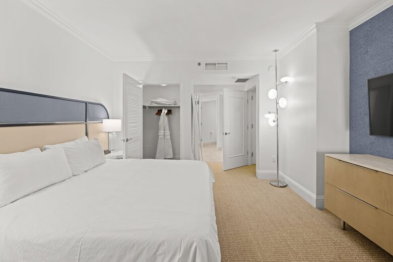 Ocean-View Tresor Tower Suite at Fontainebleau - Miami Beach, Florida