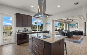 Congo Breeze: Resort-Style Waterfront Retreat with Pool - Cape Coral, Florida