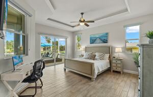 Congo Breeze: Resort-Style Waterfront Retreat with Pool - Cape Coral, Florida