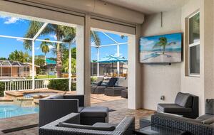 Congo Breeze: Resort-Style Waterfront Retreat with Pool - Cape Coral, Florida