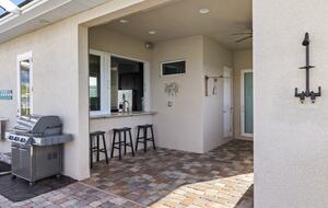 Congo Breeze: Resort-Style Waterfront Retreat with Pool - Cape Coral, Florida