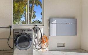 Congo Breeze: Resort-Style Waterfront Retreat with Pool - Cape Coral, Florida