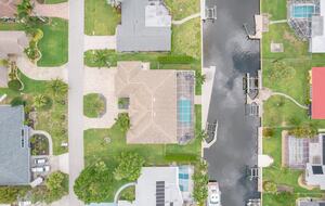 Congo Breeze: Resort-Style Waterfront Retreat with Pool - Cape Coral, Florida