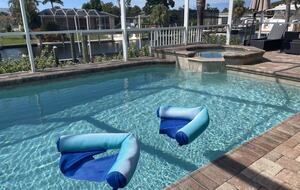 Congo Breeze: Resort-Style Waterfront Retreat with Pool - Cape Coral, Florida