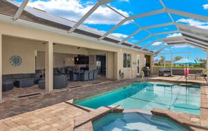 Congo Breeze: Resort-Style Waterfront Retreat with Pool - Cape Coral, Florida