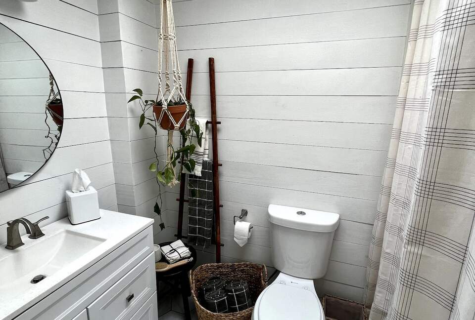 Cozy Lake Harding Waterfront - Salem, Alabama