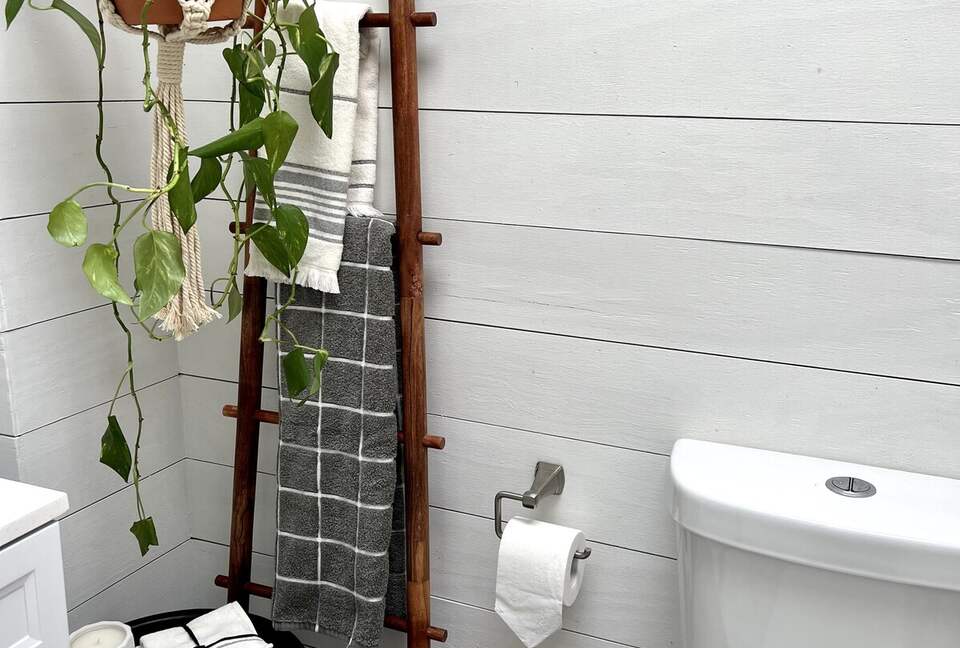 Cozy Lake Harding Waterfront - Salem, Alabama