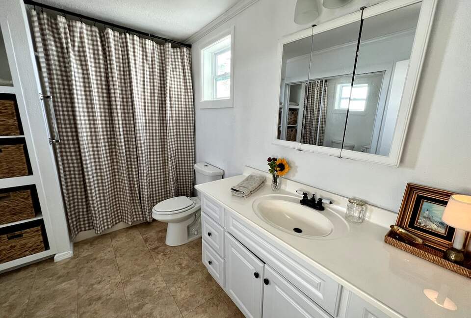 Cozy Lake Harding Waterfront - Salem, Alabama