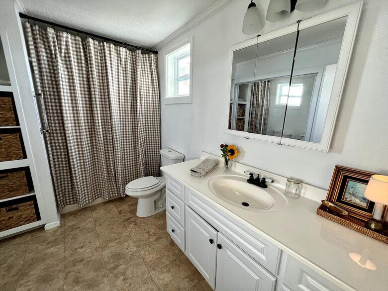 Cozy Lake Harding Waterfront - Salem, Alabama