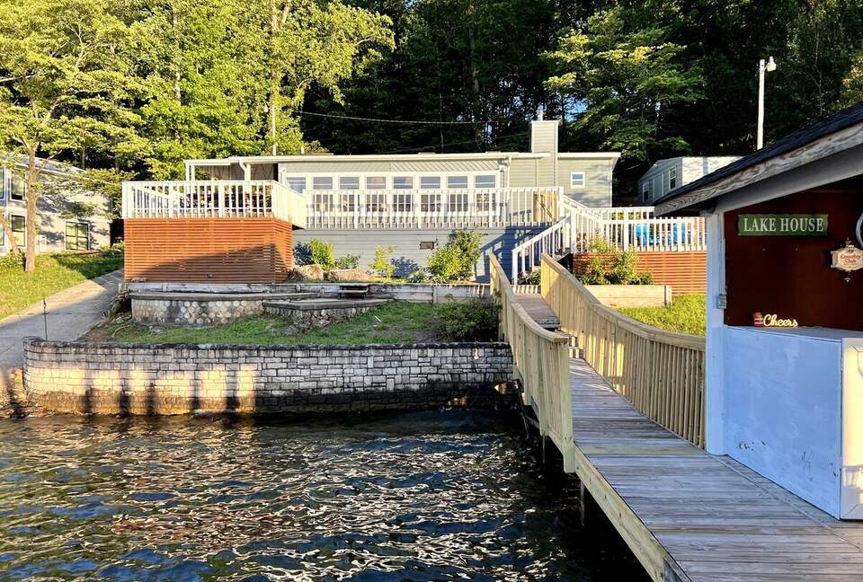 Cozy Lake Harding Waterfront - Salem, Alabama