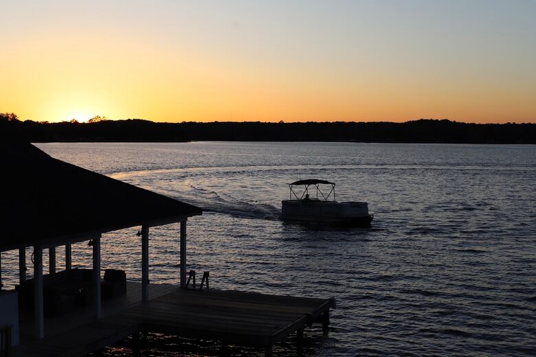 Cozy Lake Harding Waterfront - Salem, Alabama
