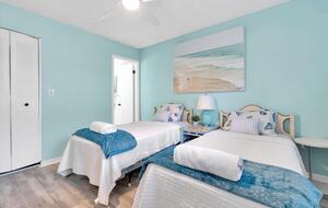 Waterfront Condo with Lanai and Beach Access - Indian Shores, Florida