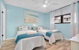 Waterfront Condo with Lanai and Beach Access - Indian Shores, Florida