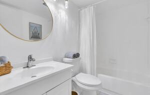 Waterfront Condo with Lanai and Beach Access - Indian Shores, Florida