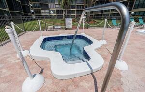 Waterfront Condo with Lanai and Beach Access - Indian Shores, Florida