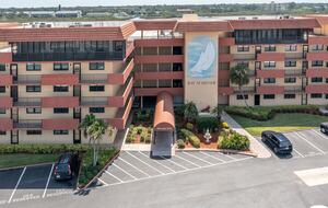 Waterfront Condo with Lanai and Beach Access - Indian Shores, Florida