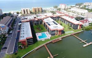 Waterfront Condo with Lanai and Beach Access - Indian Shores, Florida