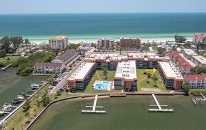 Waterfront Condo with Lanai and Beach Access - Indian Shores, Florida