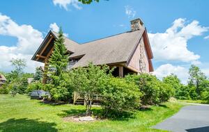 Lake and Ski Retreat with Scenic Mountain Views - McHenry, Maryland